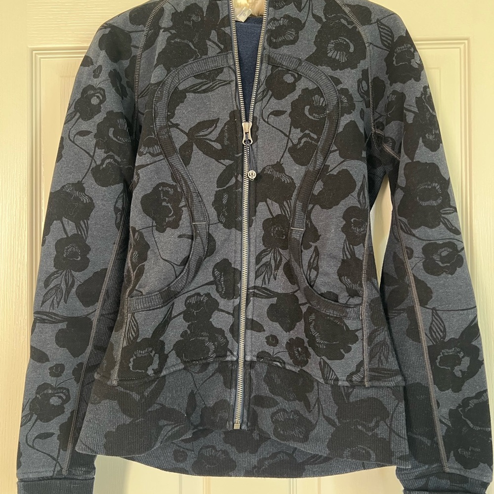 lululemon Athletica Scuba Jacket with hoodie in Navy floral pattern